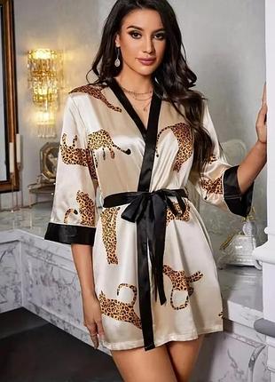 Соблазнительный женский халат с леопардами