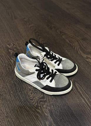 Дитячі кросівки