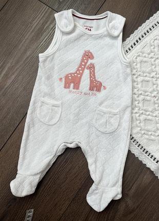 Білі велюрові повзунки для новонародженої дівчинки 50 см в пологовий з рожевими жирафами я люблю маму