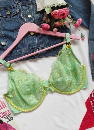 Бирюзовый бюстгальтер с мягкими чашками в сеточку и вышивкой на большую грудь