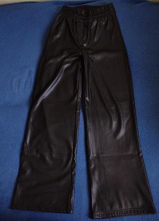 Кожаные брюки палаццо утепленные