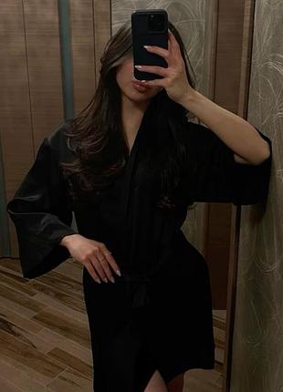 Чорний сатиновий халат