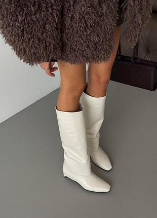 Світло бежеві натуральні шкіряні демісезонні демі осінні чоботи на маленьких низьких зручних підборах з квадратним носом шкіра осінь беж айворі лотос