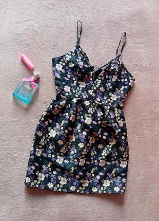 Классное качественное женственное платье мини в кукольном стиле с элементом портупеи материал держит форму