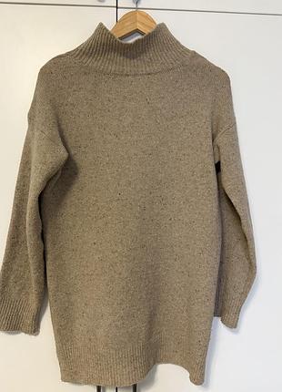 Продам светр бежевого кольору, вільного крою