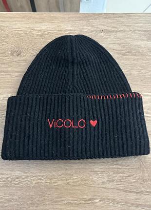Жіноча шапка в чорному кольорі від італійського бренду vicolo