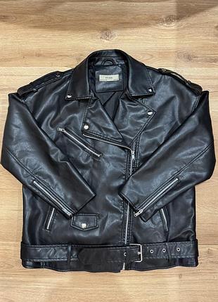 Кожана чорна куртка (косуха) з ремінцем