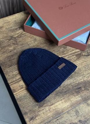 Тепла чоловіча шапка