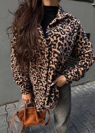 Женская рубашка; цвет: лево-белый, лео-коричневый : размер: универсальный ;