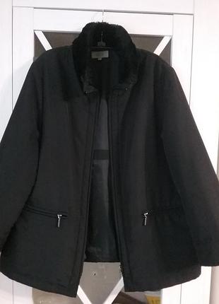 Красивая прямая куртка деми