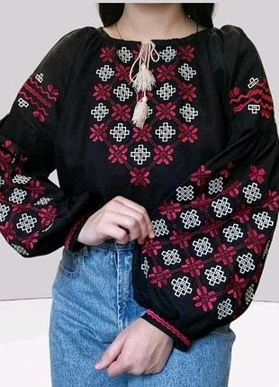 Красивая женская вышиванка