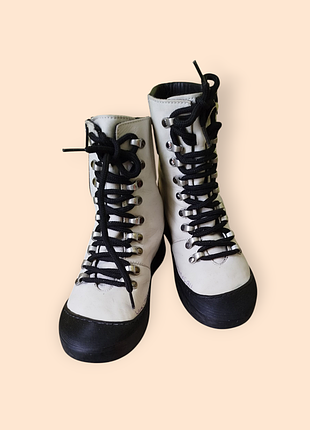Ботинки женские демисезонная обувь 
с маленьким утеплением размер 37 
на замочке с шнуровкой