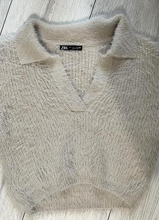Стильний укорочений пухнастий светр-поло zara
