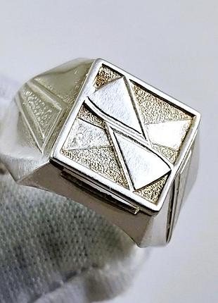 Срібний персень 925 проби. 21 розмір.