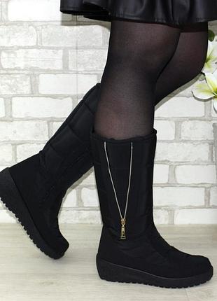 Женские высокие дутики на танкетке