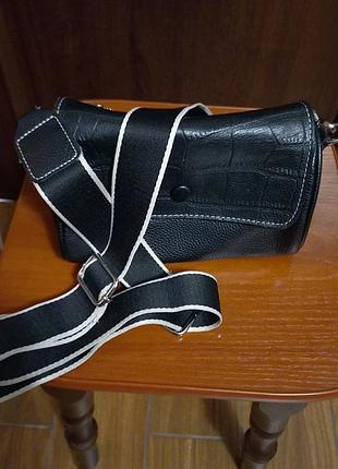 Шкіряна сумка по дуже приємній ціні