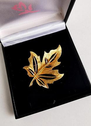 Красивая винтажная брошь