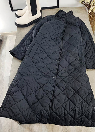 Стеганый черный плащик new look