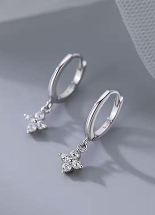 Посріблені сережки з камінцями