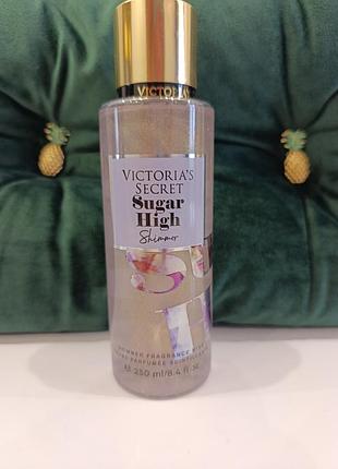 Парфюмированный спрей для тела victoria’s secret sugar high shimmer 250 мл в стиле бренда