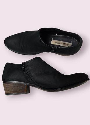 Ботинки женские размер 38 
короткие на небольшом каблуке в хорошем состоянии