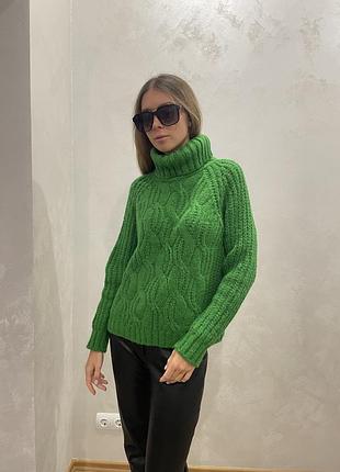 Светр жіночий