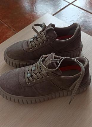 Кроссовки женские, замшевые, бежевые