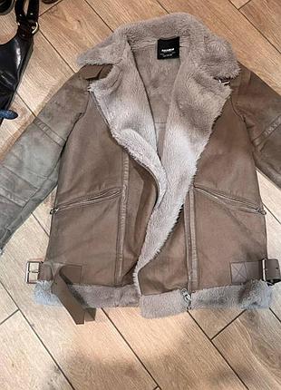 Тепла бежева стильна жіноча зимова дублянка розмір м pull&bear авіатор