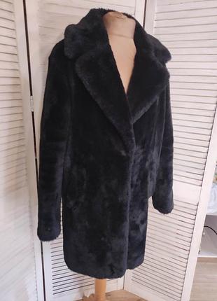 Черная фирменная шуба