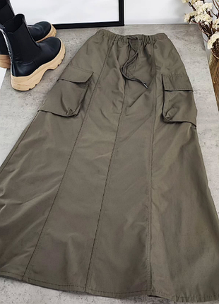 Стильная оливковая юбка из плащёвки