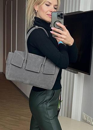 Жіноча стильна та якісна сумка з еко замші сіра