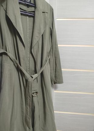 Пальто тренч в трендовом цвете