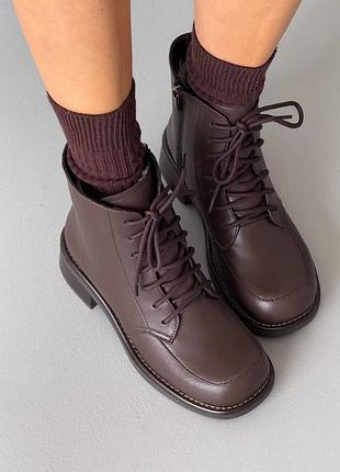 Коричневі шоколадні натуральні шкіряні зимові черевики на шнурках шнурівці маленьких низьких підборах з анатомічним квадратним носом зима шоколад