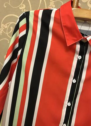 Очень красивая и стильная брендовая блузка в разноцветную полоску.5 фото