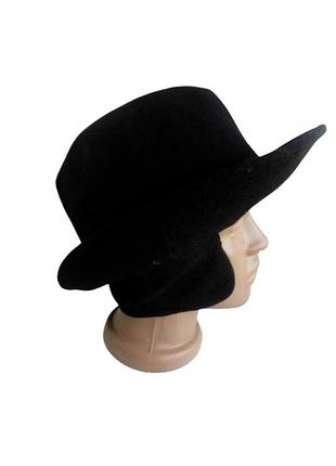 Вовняний капелюх із крисами та вушками