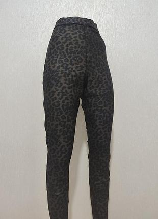 Стильные джеггинсы с напылением под кожу