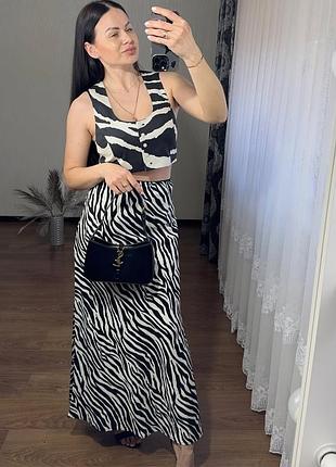 Красива сатинова спідниця