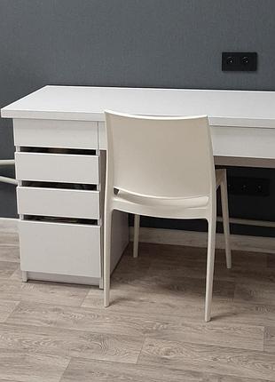 Письменный стол