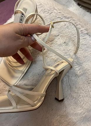 Жіночі босоніжки 38 р.( уст 24-24.5 см,каблук  11 см