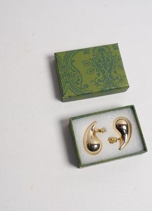 Модные серьги-капли золотого цвета