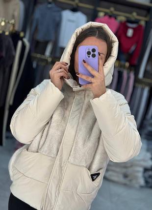 Женская теплая комбинированная куртка в трех цветах плащевка/штучный мех+холлофайбер