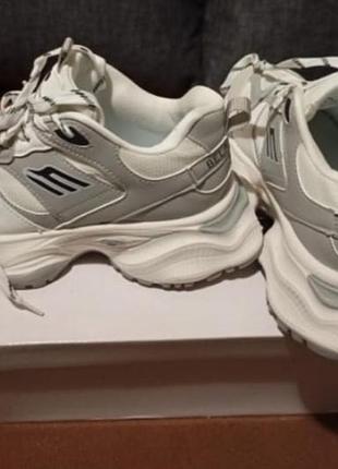 Кроссовки женские