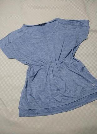 Легкая спортивная футболка свободного кроя