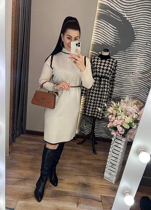 Мягкое приятное к телу платье с лаконичным дизайном