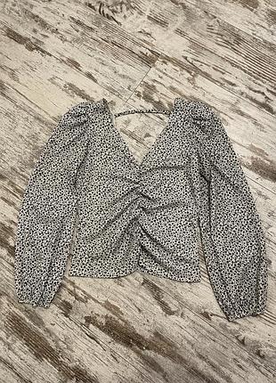 Блуза з гарною спинкою та резинкою