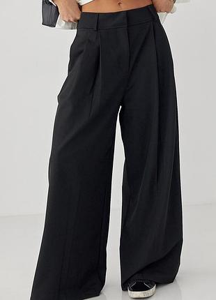 Класичні однотонні штани-палаццо зі складками