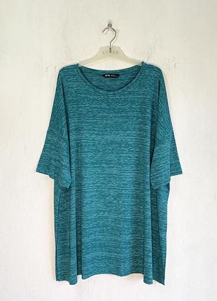 Класна подовжена футболка