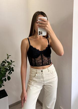 Красивий мереживний корсет