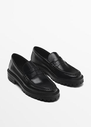 Лофери із лакової шкіри  massimo dutti