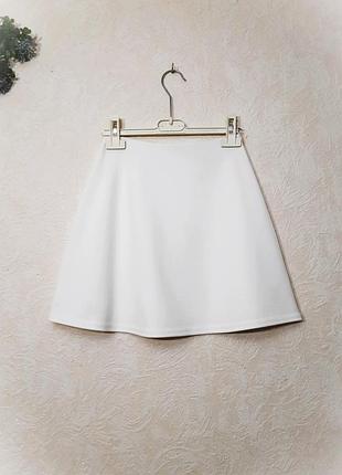 Мини-юбка белая женская трапеция расширена книзу на резинке повседневная/вяточная стрейч трикотин бренд missguided